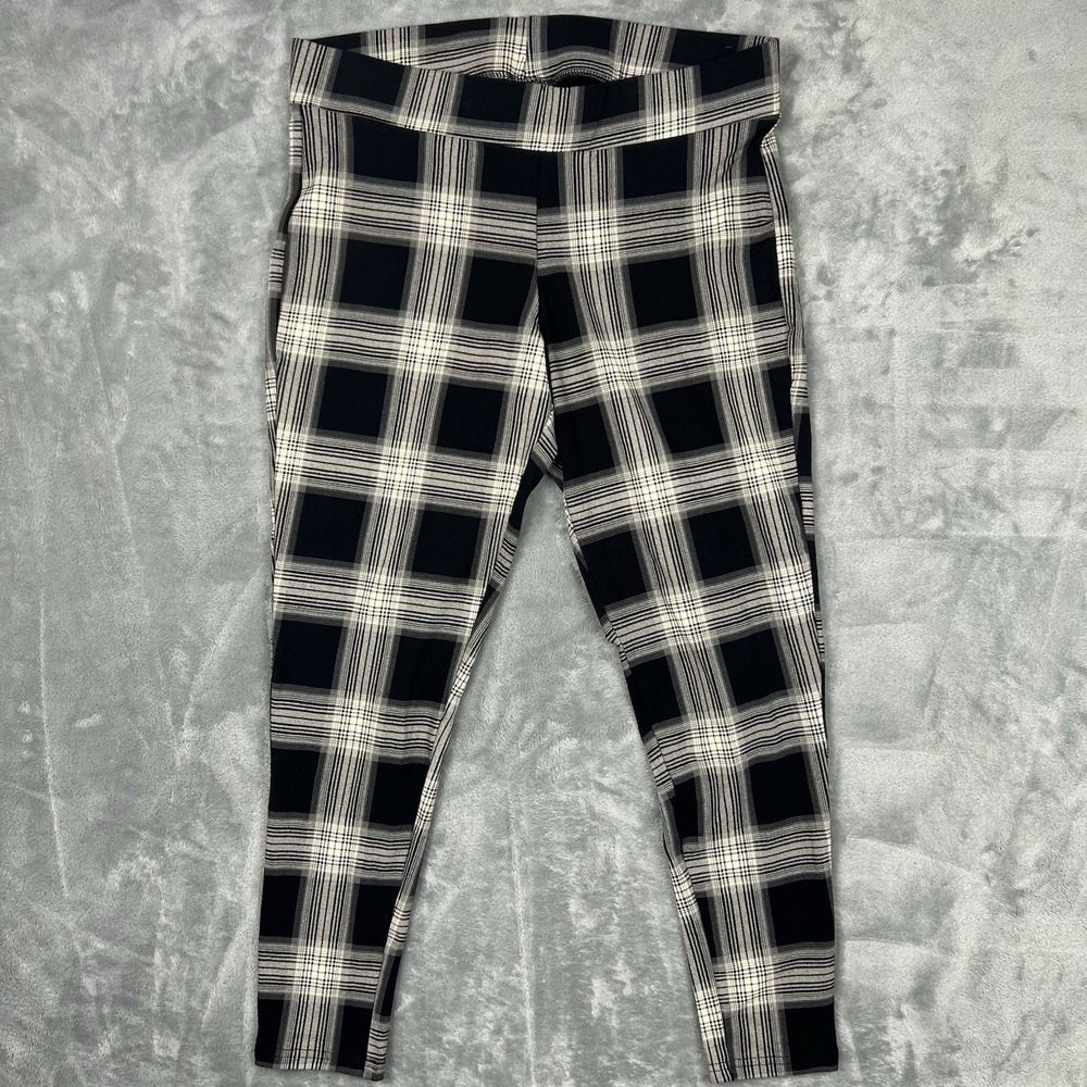 Torrid Women's Sz 1 Plaid Casual Crop Pant Black Cream Stretch Pull On Goth Emo